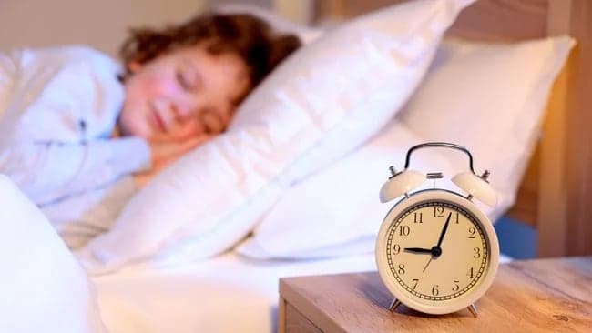 Почему не стоит будить ребенка в выходные без необходимости